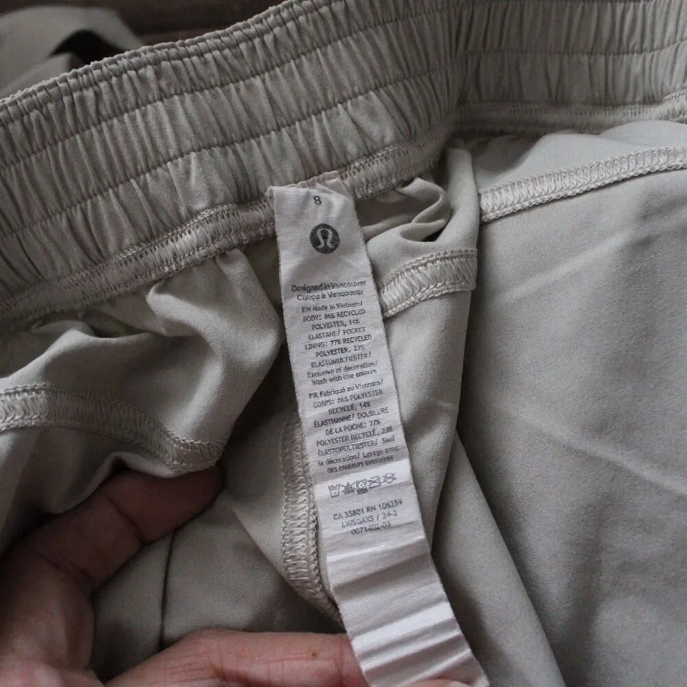 Lululemon Women’s 8 Tear Away Stretchy Jogger Pant Light Beige Breakaway